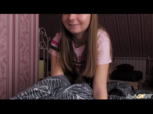 ❤️ 金髪美女がBFFをフェラチオしてザーメンを口に含む 美女ポルノ ❌️