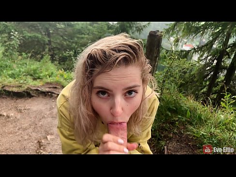 ❤️ 公開フェラチオの後、ザーメンを飲み込む少女 - エヴァ・エルフィ 美女ポルノ ❌️